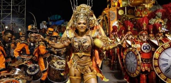 Folia continua no Anhembi, em SP | Samba sobre o tempo