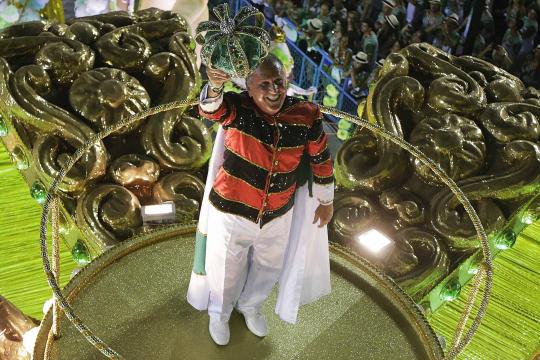 Carnaval já homenageou times, Zico, Ronaldo e mostrou sofrimento de Garrincha