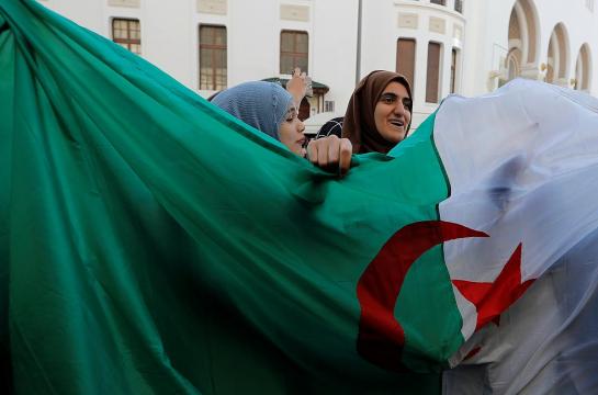 Thousands of Algerians take to streets to demand Bouteflika quit