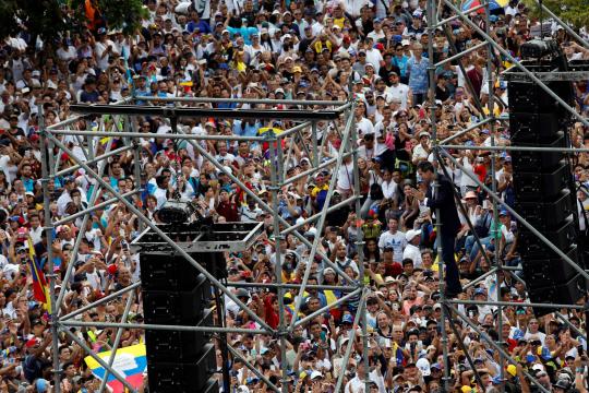 Volta triunfante de Guaidó contrasta com improvisos durante turnê sul-americana