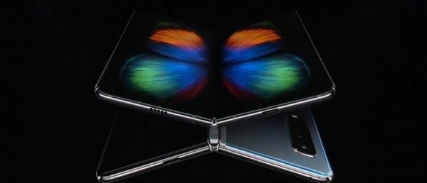 Samsung insists the Galaxy Fold design is better than the Huawei Mate X