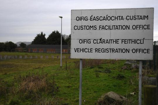 UK to set up Brexit advisory groups to find alternative arrangements for Irish border