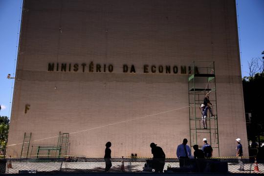 Governo quer barrar benefícios para 2,5 milhões de devedores