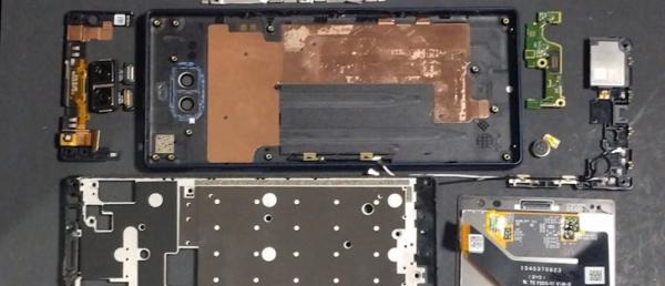 Sony Xperia 10 Plus disassembly video shows the 21:9 screen is easy to replace