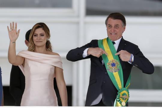 No Dia Internacional da Mulher, Bolsonaro fará evento com Michelle e Damares
