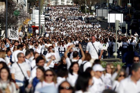 Portuguese nurses' 'white march' protest takes over Lisbon streets
