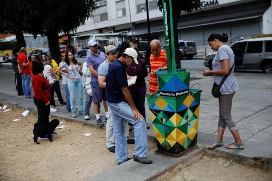 Venezuela enters fourth day of blackout as Maduro blames U.S. for power outage