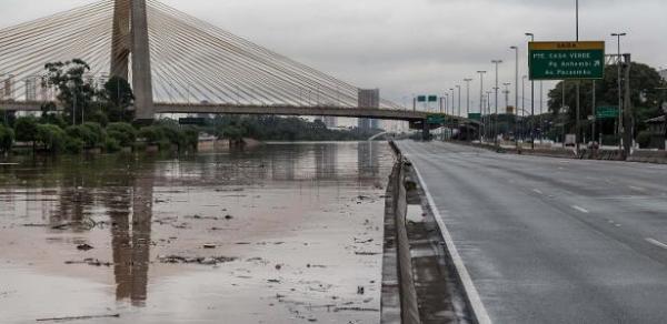 Consequência de tempestade | Doria pede para pessoas não saírem de casa; chuva mata 11 pessoas