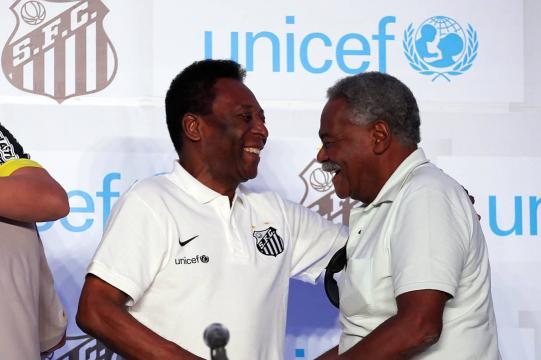 Coutinho vivia relação de amor e ódio com Pelé e queria ter seu valor reconhecido