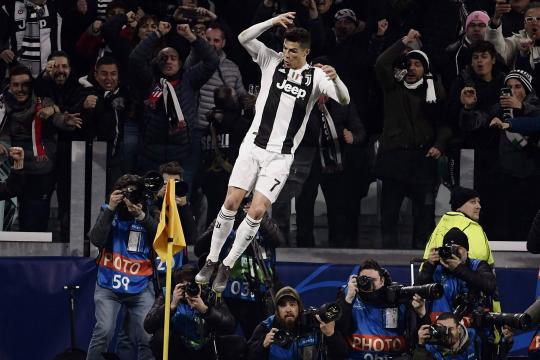 Cristiano Ronaldo marca três e classifica Juventus na Champions League