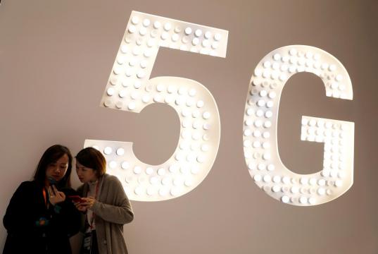 U.S. House technology panel heads seeks delay in 5G spectrum auction