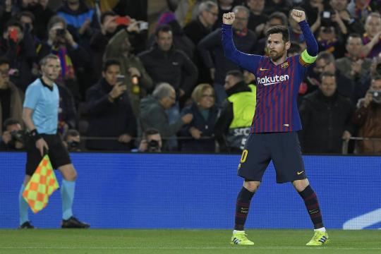 Lionel Messi faz dois em goleada e classificação do Barcelona na Champions