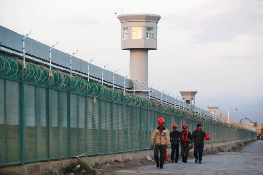 Campos de detenção para muçulmanos são 'internatos', diz autoridade chinesa