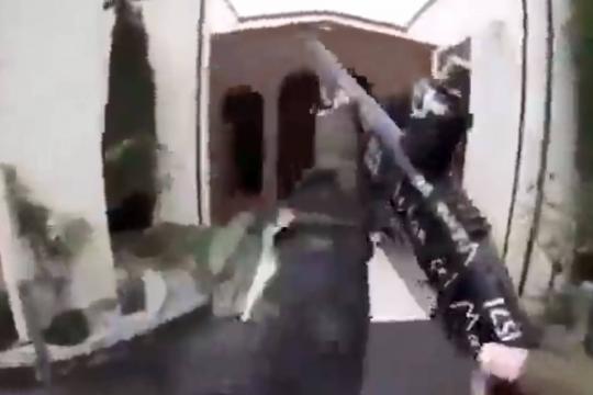 Atentado em mesquitas na Nova Zelândia | Suspeito de ataque se diz fascista e contrário a imigrante em manifesto