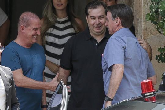 Com Moro de carona, Bolsonaro vai a churrasco com Maia, Davi e Toffoli