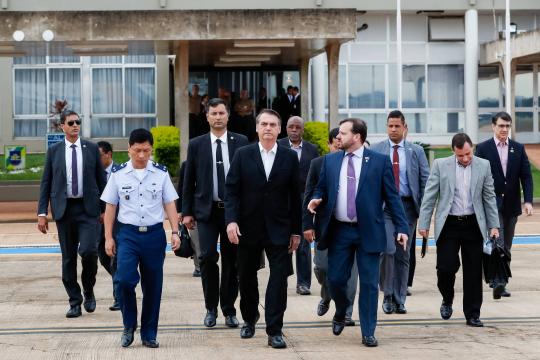 Bolsonaro pousa em Washington em sua primeira visita aos EUA