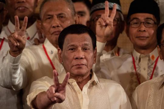 Às vésperas de eleição, Duterte coloca adversários políticos em lista antidrogas