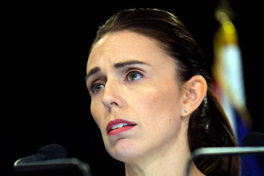 Primeira-ministra diz que não citará nome de autor de massacre na Nova Zelândia