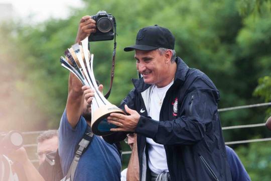 Queria dinheiro e não taça do Mundial do Corinthians, diz advogado