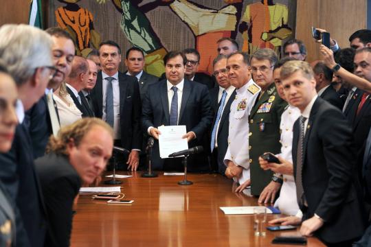 Governo admite pressão de categorias após proposta de Reforma da aposentadoria dos militares