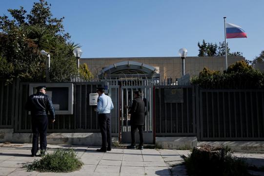 Attackers throw explosive at Russian consul in Athens