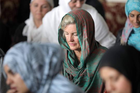 Mulheres usam véus para homenagear muçulmanos na Nova Zelândia