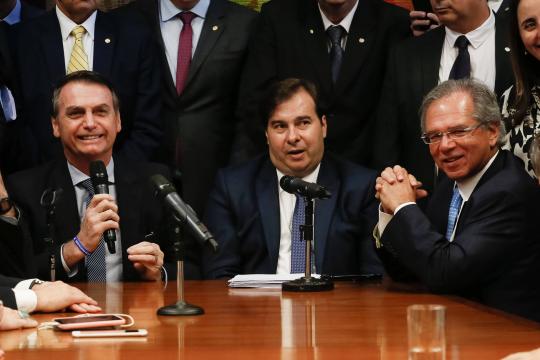 Reforma da Previdência | Maia diz que fará 'nova política' e que agora cabe a Bolsonaro obter votos
