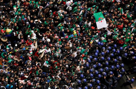 Hundreds of thousands of Algerians rally against Bouteflika