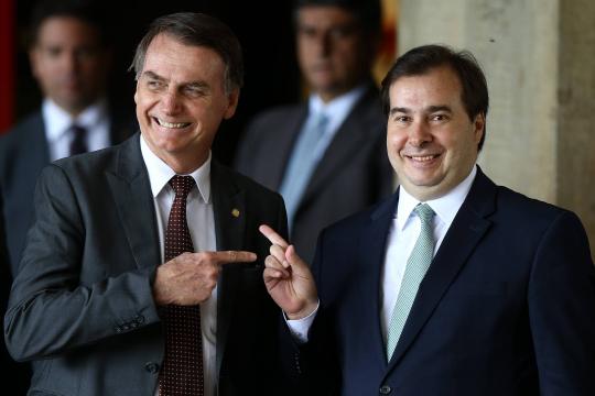 Reforma da Previdência | Joice e Flávio Bolsonaro agem para apaziguar ânimo entre governo e Maia