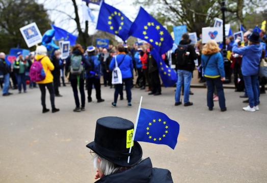 A Brexit crisis deepens, tens of thousands gather in London to demand new referendum