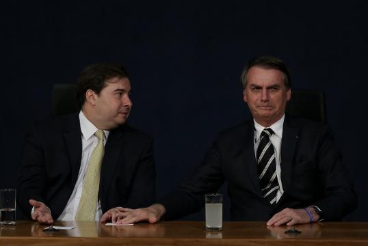 Crise política reativa debate sobre implantação do parlamentarismo no Brasil