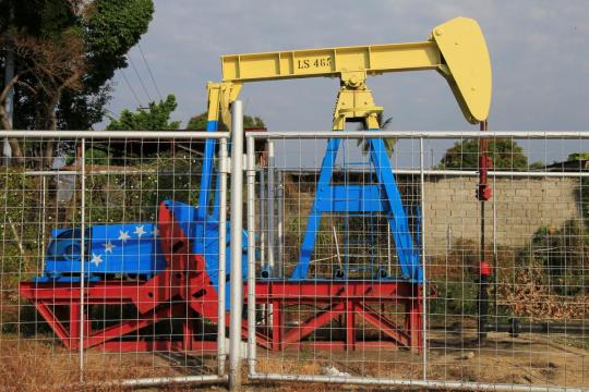 U.S. buyers of Venezuelan oil sub in Shell, BP offshore crude
