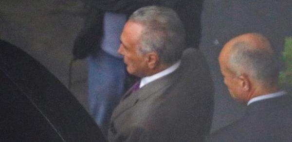 Ex-presidente tem prisão revogada | Justiça manda soltar Temer e mais presos em operação da Lava Jato