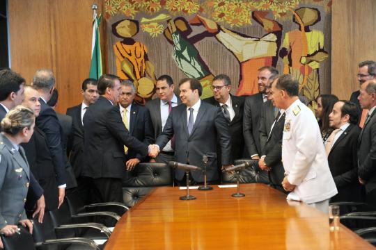 Conflito com o Congresso | Contra Bolsonaro, centrão cogita  votar texto da Previdência de Temer