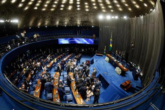 Senado demite mais de 150 funcionários