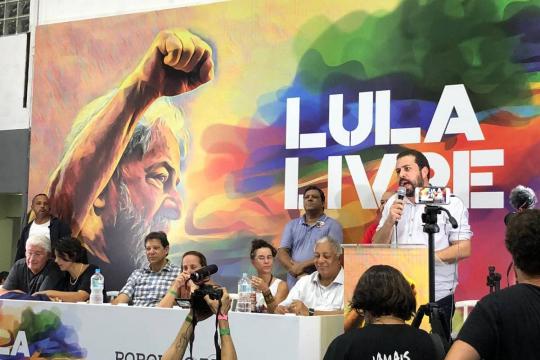 Haddad e Boulos fazem ato por união da esquerda contra governo Bolsonaro