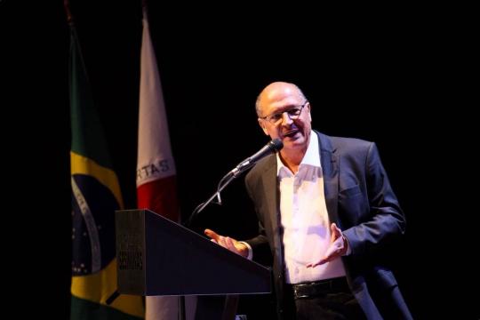 PSDB considera indevidas comemorações sobre golpe de 64, diz Alckmin