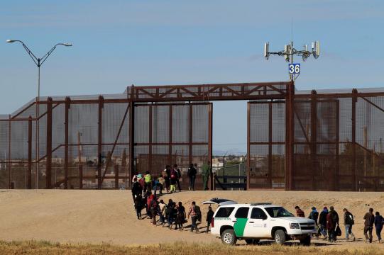 U.S. border agents redeployed to handle migrant humanitarian needs