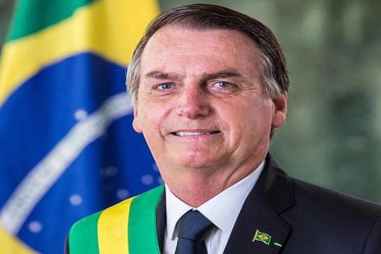 Planalto causa constrangimento ao enviar foto de Bolsonaro a embaixadas estrangeiras