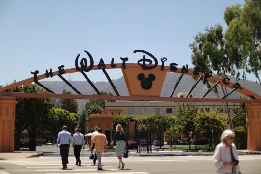 Disney bans smoking at U.S. parks ahead of 'Star Wars' openings
