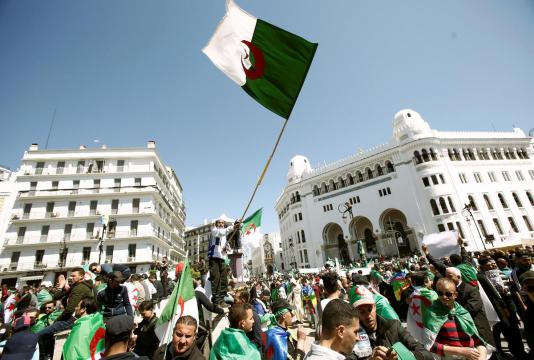Hundreds of thousands of Algerians march against Bouteflika