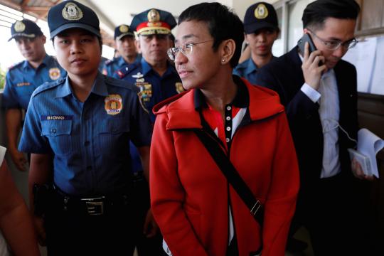 Jornalista filipina crítica do governo Duterte deixa prisão após pagar fiança
