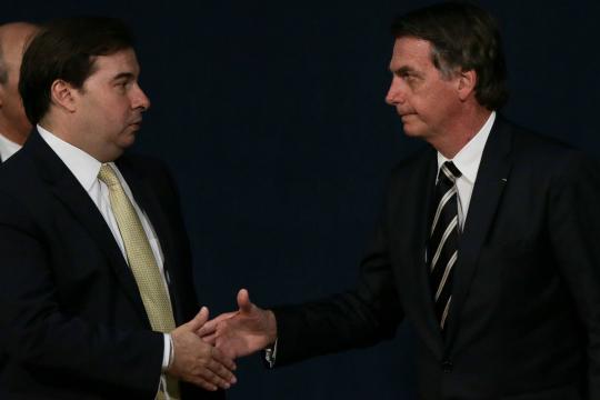 Gestão Bolsonaro | Governo ameniza tom após crise e quer manter indicações políticas
