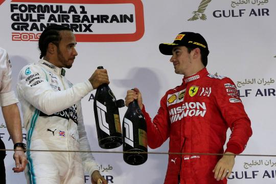 Leclerc tem problema no motor e é superado por Hamilton no Bahrein