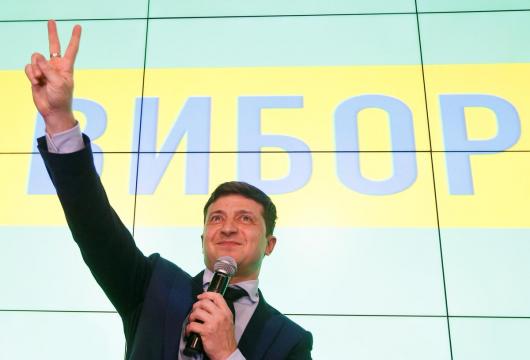 Comedian takes commanding lead in Ukraine presidential vote