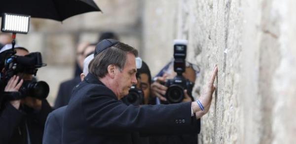 Presidente está em Jerusalém | Embaixadores árabes pedem reunião com Bolsonaro após retorno de Israel