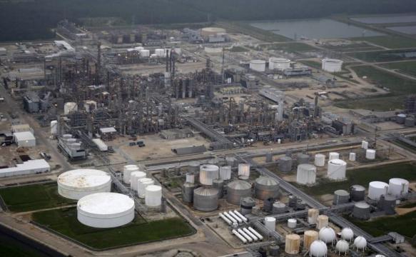 U.S. investigators to begin hunt for cause of Texas petrochemical disaster