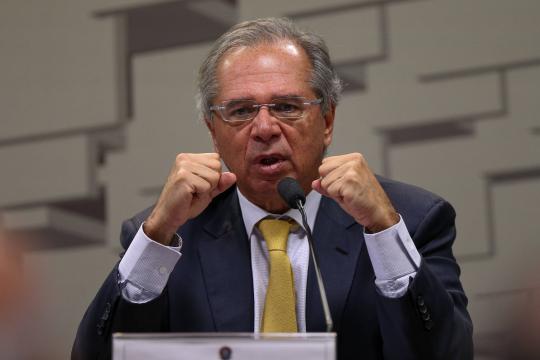 Moça de classe média alta vai trabalhar e contribuir mais, diz Guedes