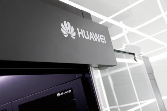 MIT corta relações com chinesas de tecnologia Huawei e ZTE por supostas violações de sanções