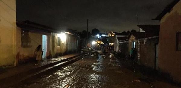 Arrastou 30 casas | Lagoa se rompe e enxurrada deixa ao menos dois mortos em Teresina (PI)